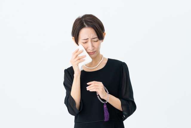 葬儀のハンカチ選び、女性が気をつけるポイント
